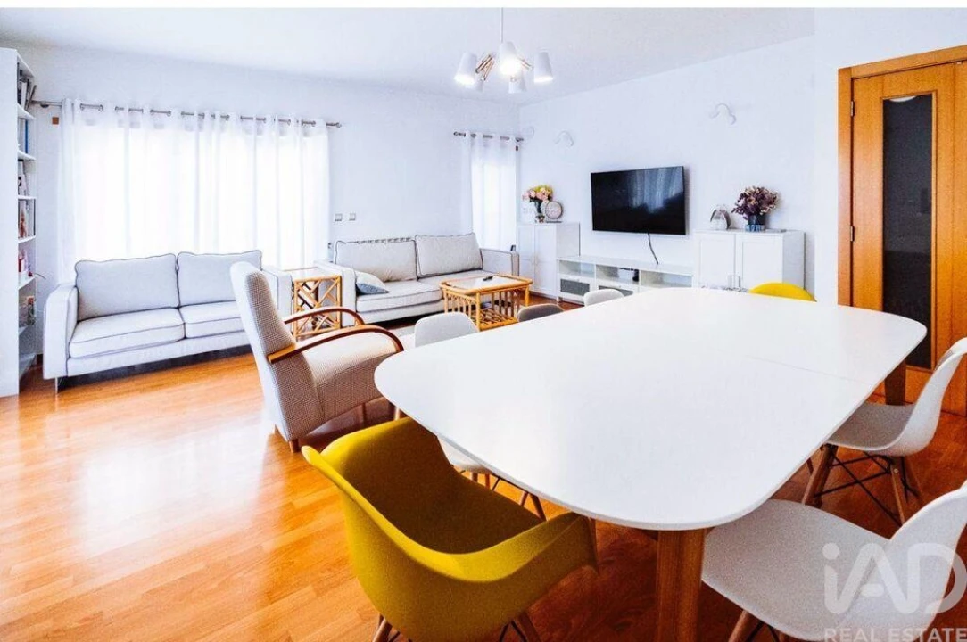 Apartamento T3 para Venda em Parceiros e Azoia Foto 26