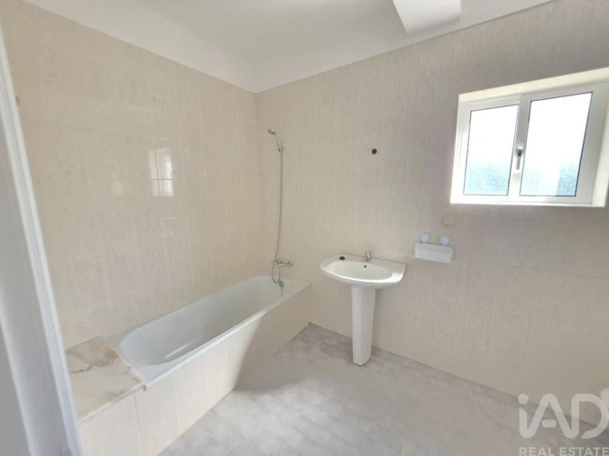 Apartamento T2 para Venda em Gondarem Foto 8