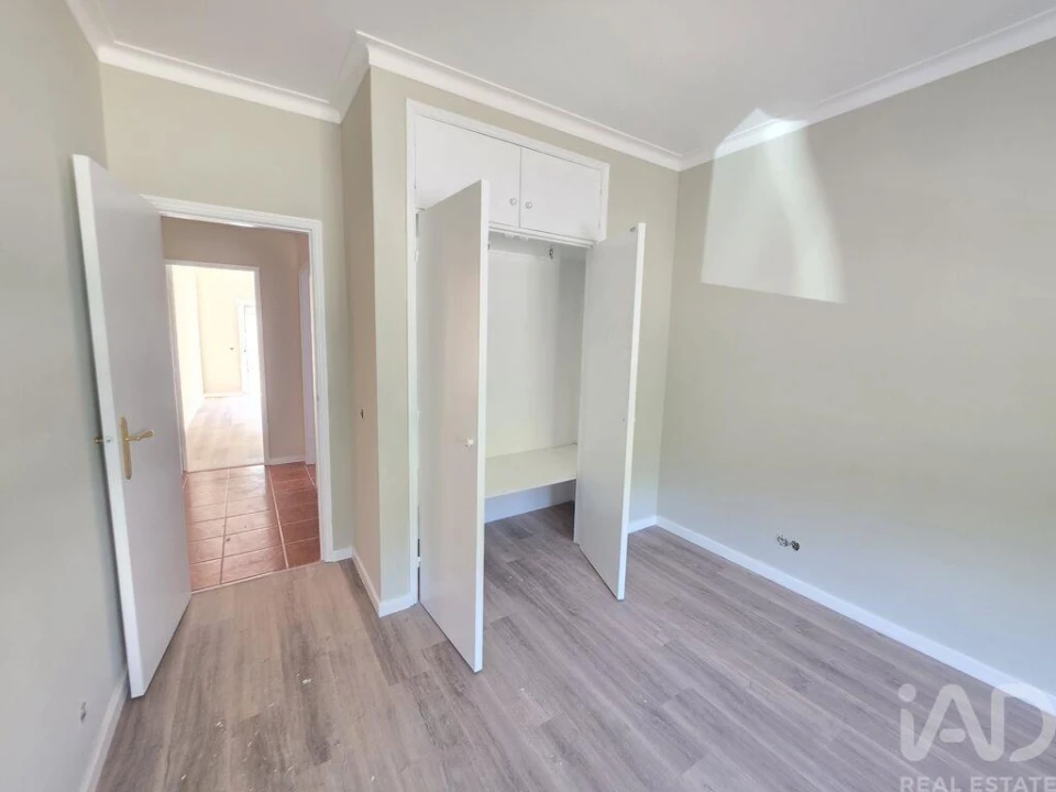 Apartamento T2 para Venda em Gondarem Foto 8