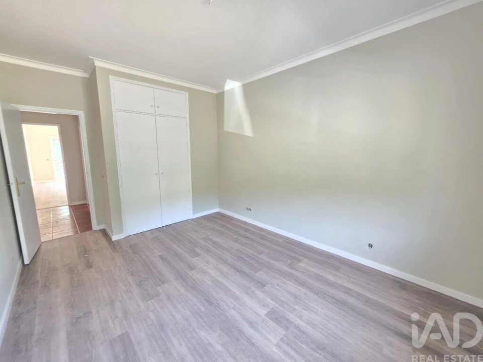 Apartamento T2 para Venda em Gondarem Foto 5
