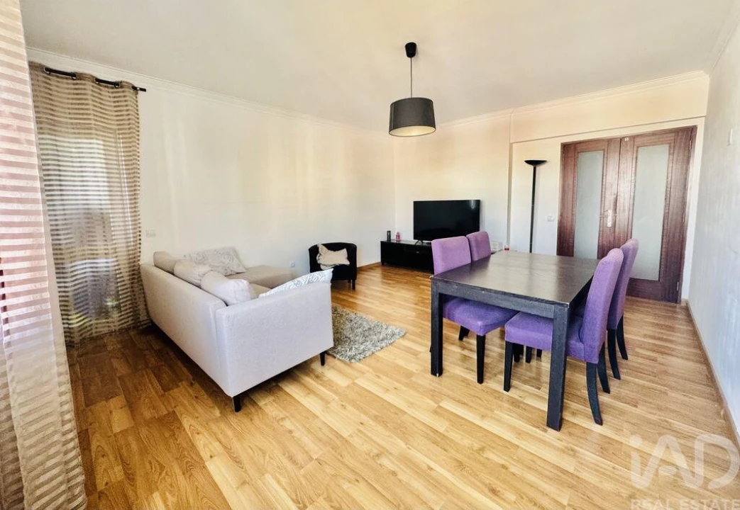 Apartamento T3 para Venda em Almada, Cova da Piedade, Pragal e Cacilhas Foto 1