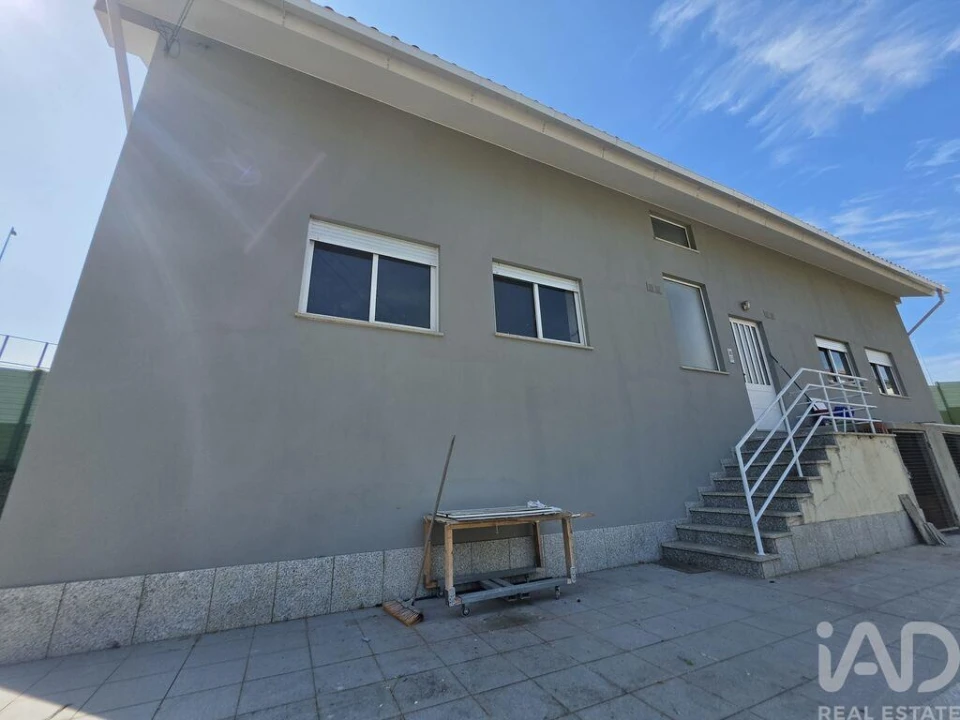 Apartamento T2 para Venda em Gondarem Foto 1