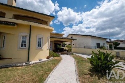 Moradia T4 para Venda em Poiares (Santo Andre)