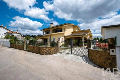 Moradia T4 para Venda em Poiares (Santo Andre)