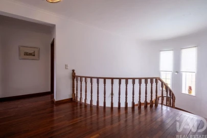 Moradia T4 para Venda em Poiares (Santo Andre)
