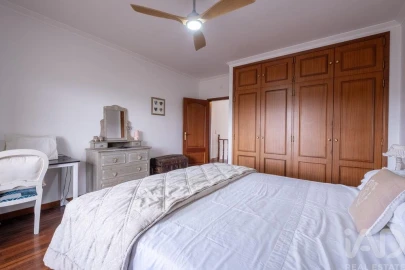 Moradia T4 para Venda em Poiares (Santo Andre)