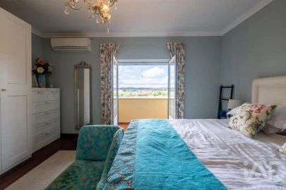 Moradia T4 para Venda em Poiares (Santo Andre)