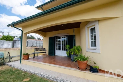 Moradia T4 para Venda em Poiares (Santo Andre)