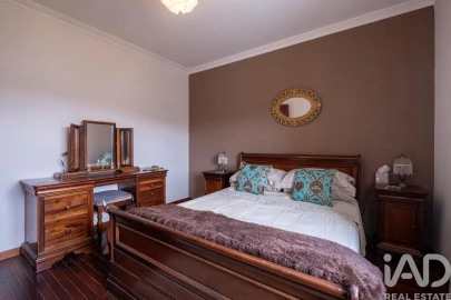 Moradia T4 para Venda em Poiares (Santo Andre)