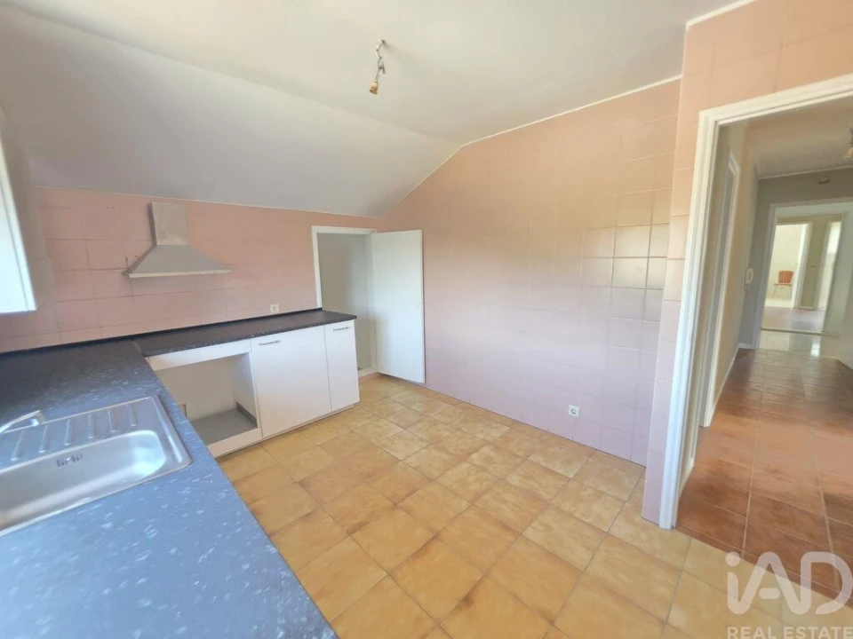 Apartamento T2 para Venda em Gondarem Foto 3