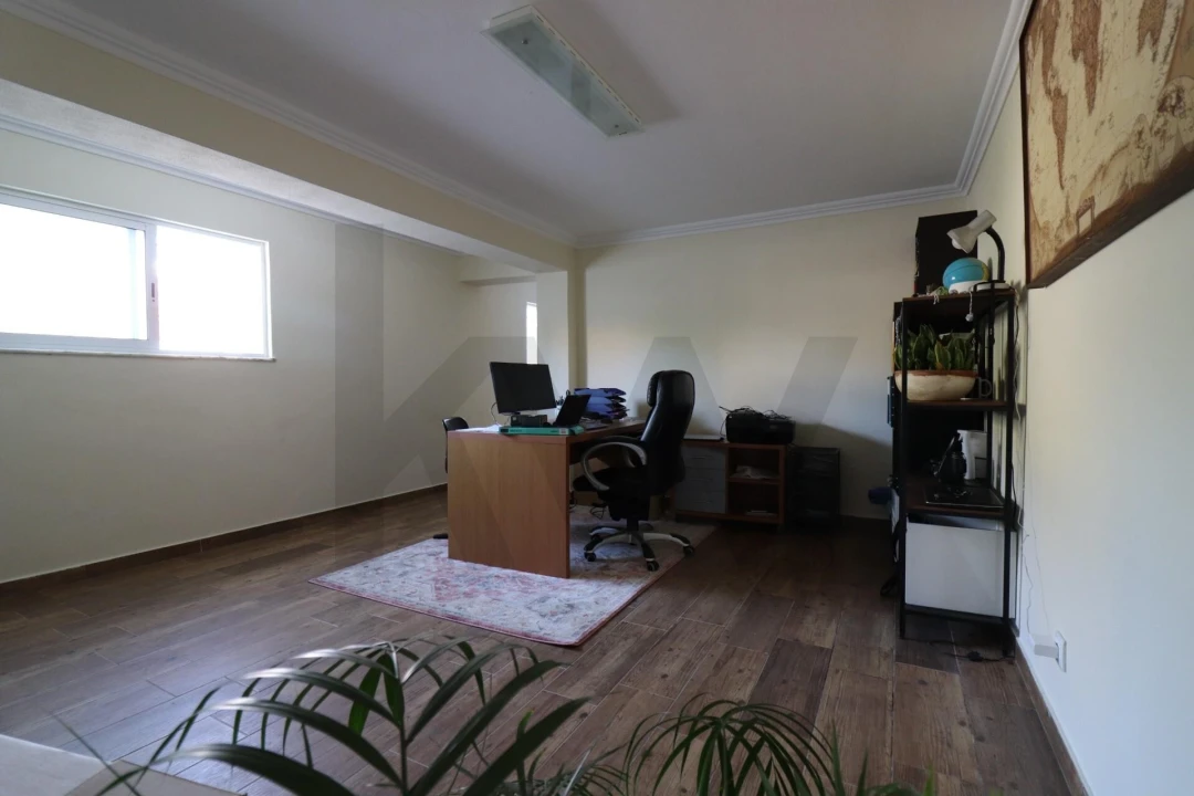 Moradia T3 para Venda em Montenegro Foto 4