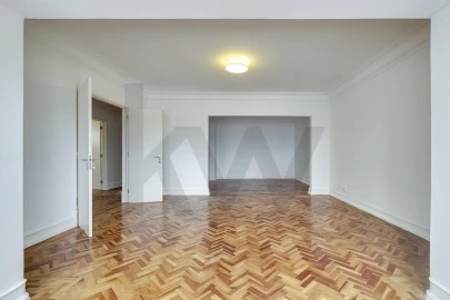 Apartamento T3 para Arrendamento em Campolide