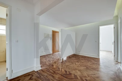 Apartamento T3 para Arrendamento em Campolide