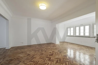 Apartamento T3 para Arrendamento em Campolide