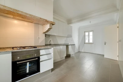 Apartamento T3 para Arrendamento em Campolide