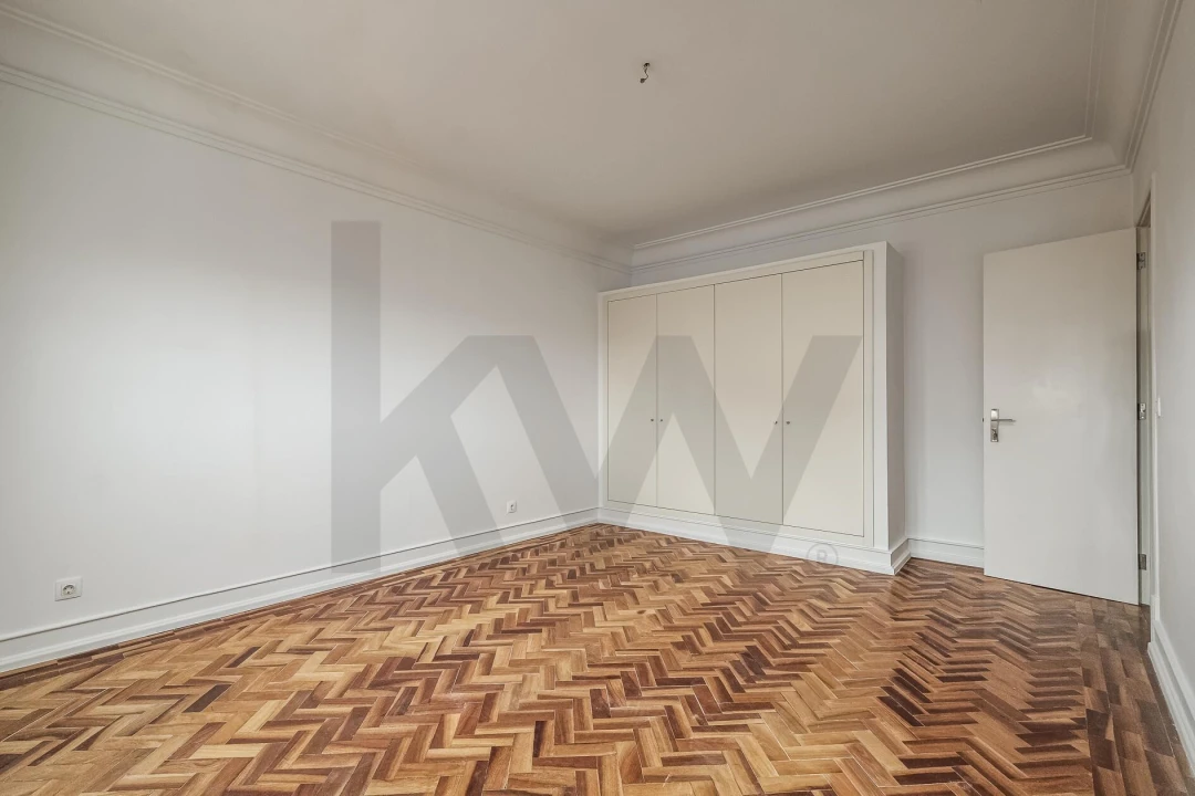 Apartamento T3 para Arrendamento em Campolide Foto 10