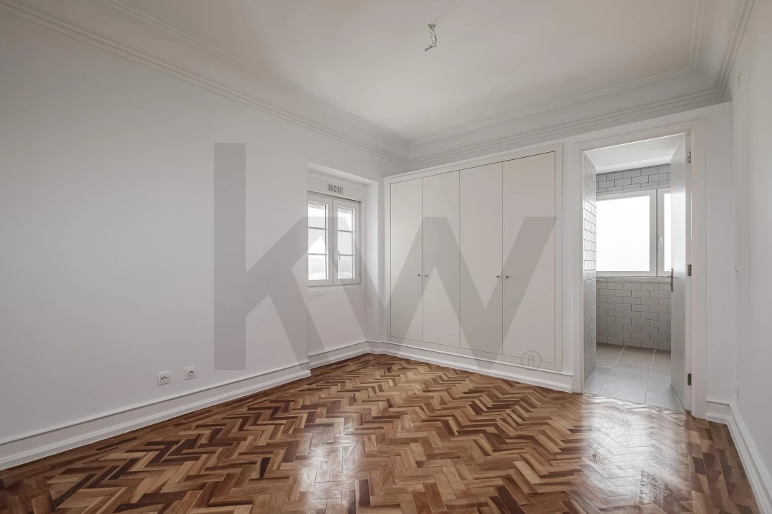 Apartamento T3 para Arrendamento em Campolide Foto 14