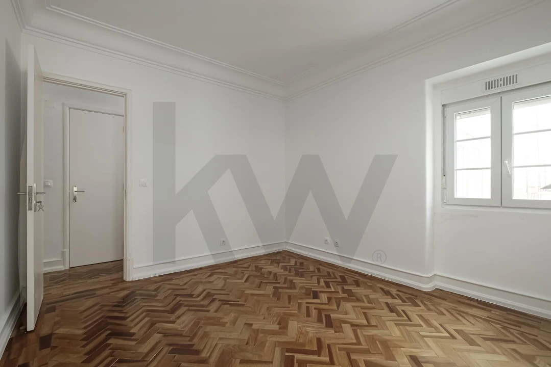 Apartamento T3 para Arrendamento em Campolide Foto 15