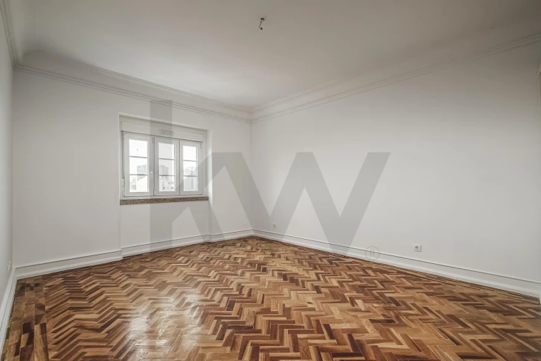 Apartamento T3 para Arrendamento em Campolide Foto 9