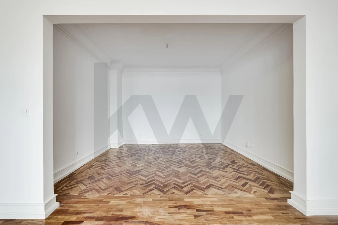 Apartamento T3 para Arrendamento em Campolide Foto 13