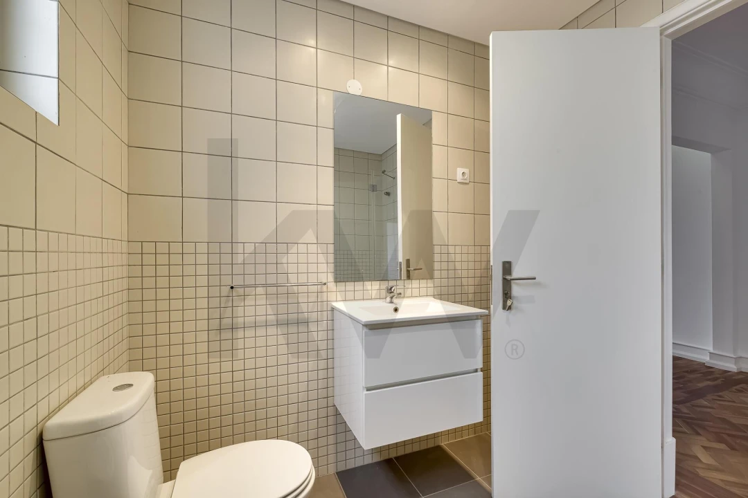 Apartamento T3 para Arrendamento em Campolide Foto 3