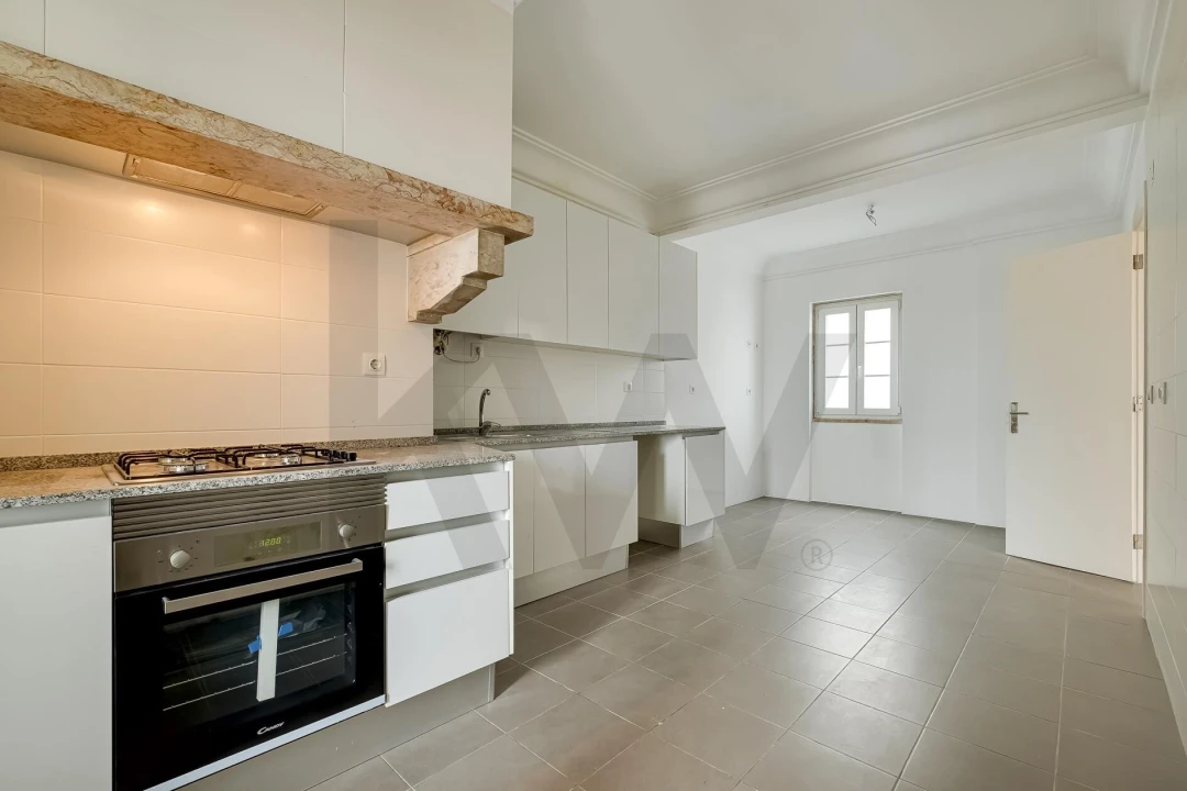Apartamento T3 para Arrendamento em Campolide Foto 20
