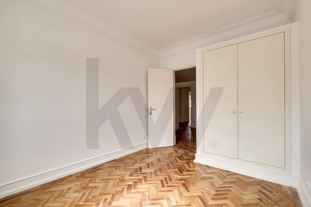 Apartamento T3 para Arrendamento em Campolide Foto 6