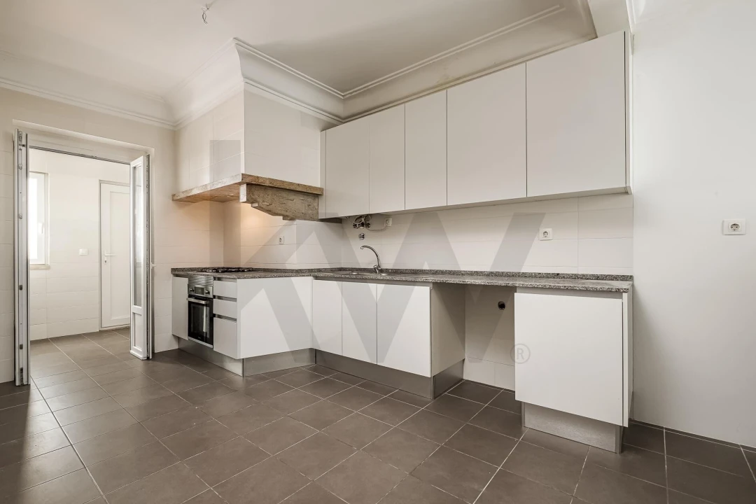 Apartamento T3 para Arrendamento em Campolide Foto 18