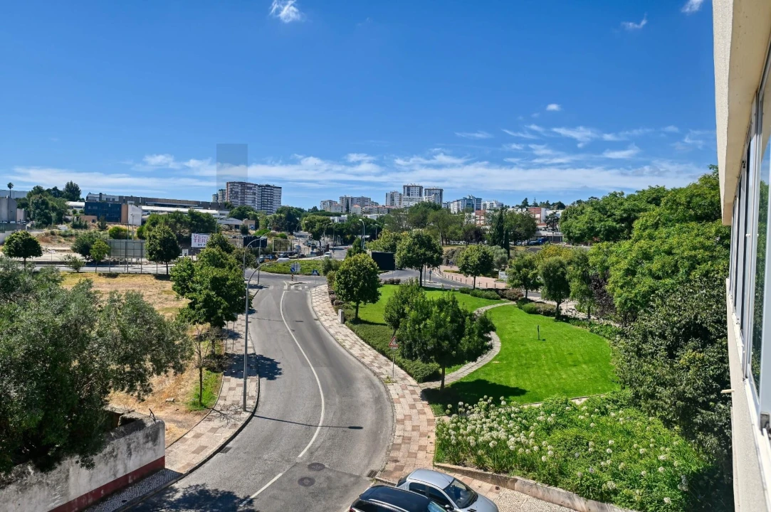 Apartamento T2 para Venda em Carnaxide e Queijas Foto 24