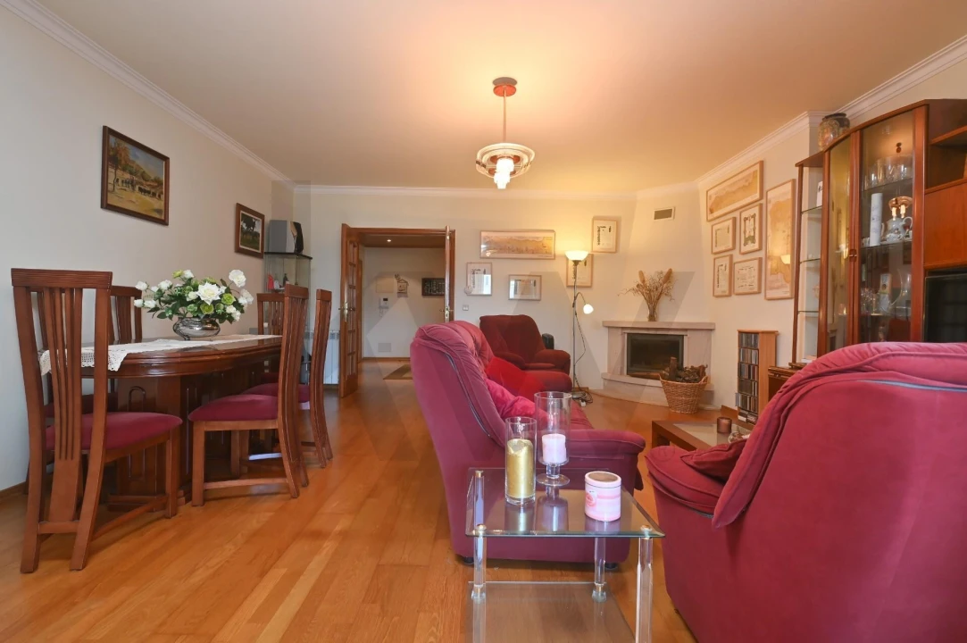 Apartamento T2 para Venda em Carnaxide e Queijas Foto 1