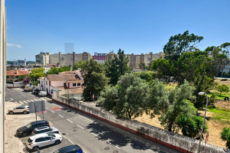Apartamento T2 para Venda em Carnaxide e Queijas Foto 23