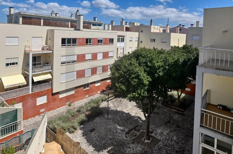 Apartamento T2 para Venda em Carnaxide e Queijas Foto 21