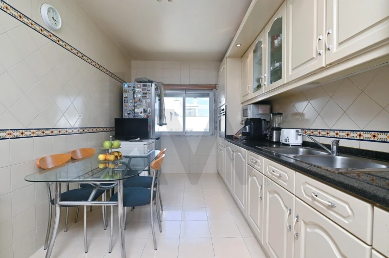 Apartamento T2 para Venda em Carnaxide e Queijas Foto 17