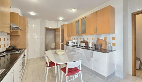 Apartamento T3 para Venda em Requeixo, Nossa Senhora de Fátima e Nariz