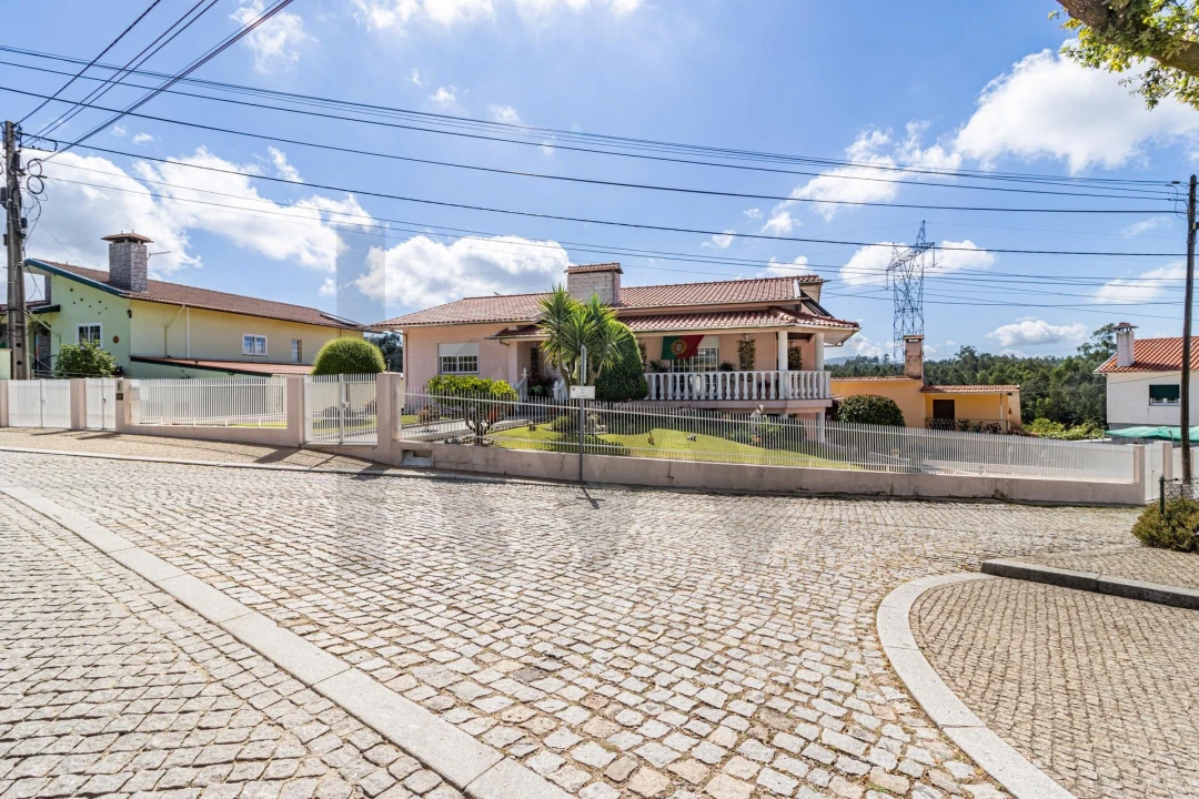 Moradia T3 para Venda em Escariz Foto 3