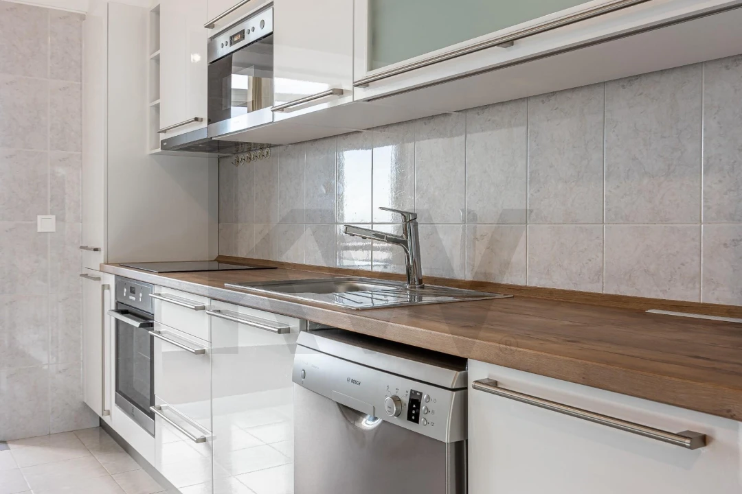 Apartamento T2 para Arrendamento em São Martinho Foto 9