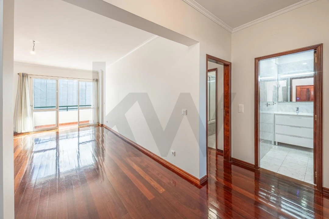 Apartamento T2 para Arrendamento em São Martinho Foto 14