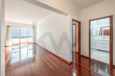 Apartamento T2 para Arrendamento em São Martinho