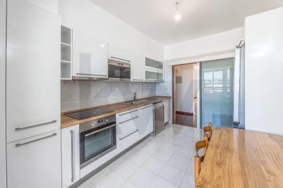 Apartamento T2 para Arrendamento em São Martinho
