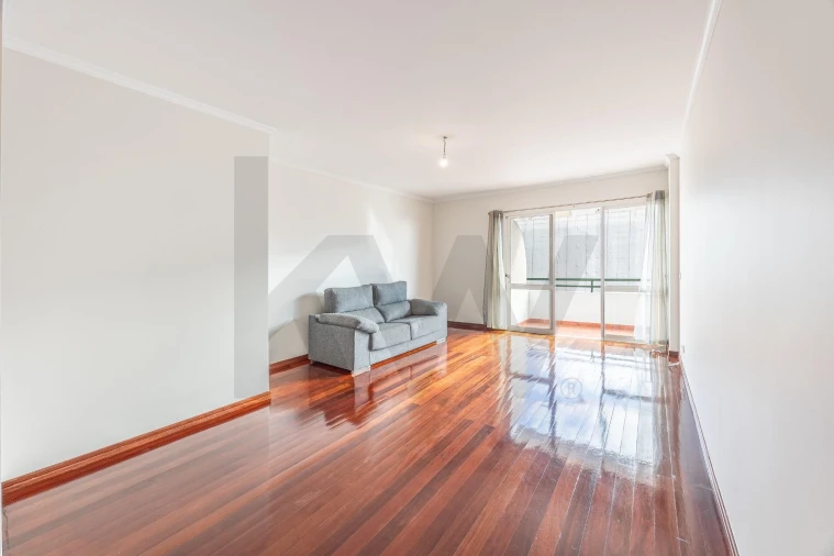 Apartamento T2 para Arrendamento em São Martinho Foto 7