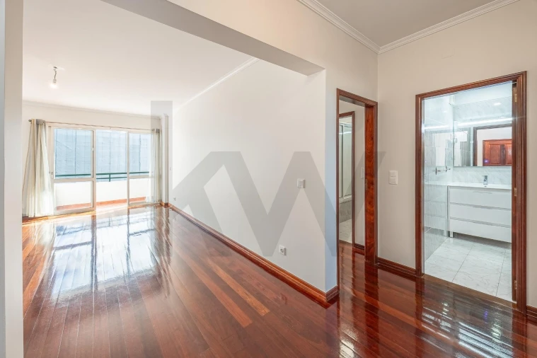 Apartamento T2 para Arrendamento em São Martinho Foto 14