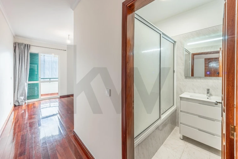 Apartamento T2 para Arrendamento em São Martinho Foto 15