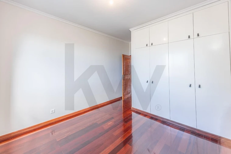 Apartamento T2 para Arrendamento em São Martinho Foto 19