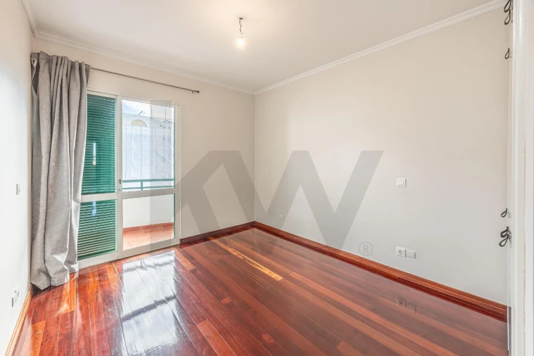 Apartamento T2 para Arrendamento em São Martinho Foto 17