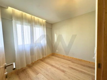 Apartamento T4 para Venda em Sacavém e Prior Velho