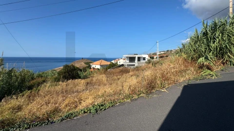 Terreno para Venda em Caniço