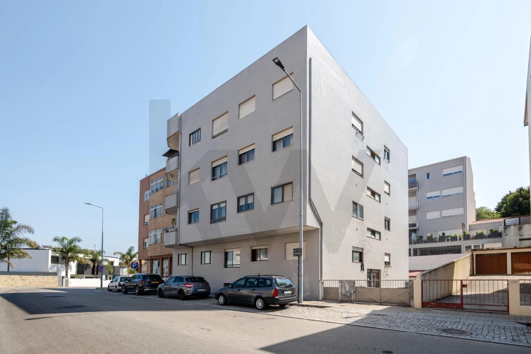 Apartamento T2 para Venda em Oliveira do Douro Foto 1