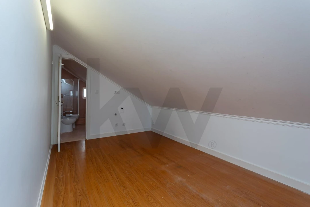Apartamento T4 para Arrendamento em Campo de Ourique Foto 42
