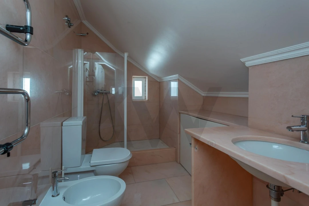 Apartamento T4 para Arrendamento em Campo de Ourique Foto 43