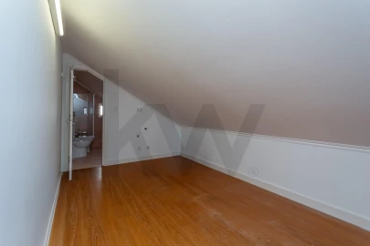Apartamento T4 para Arrendamento em Campo de Ourique